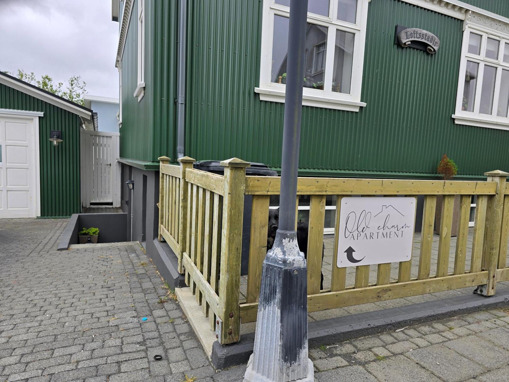 Old Charm Apartment - Keflavik Downtown Exterior photo