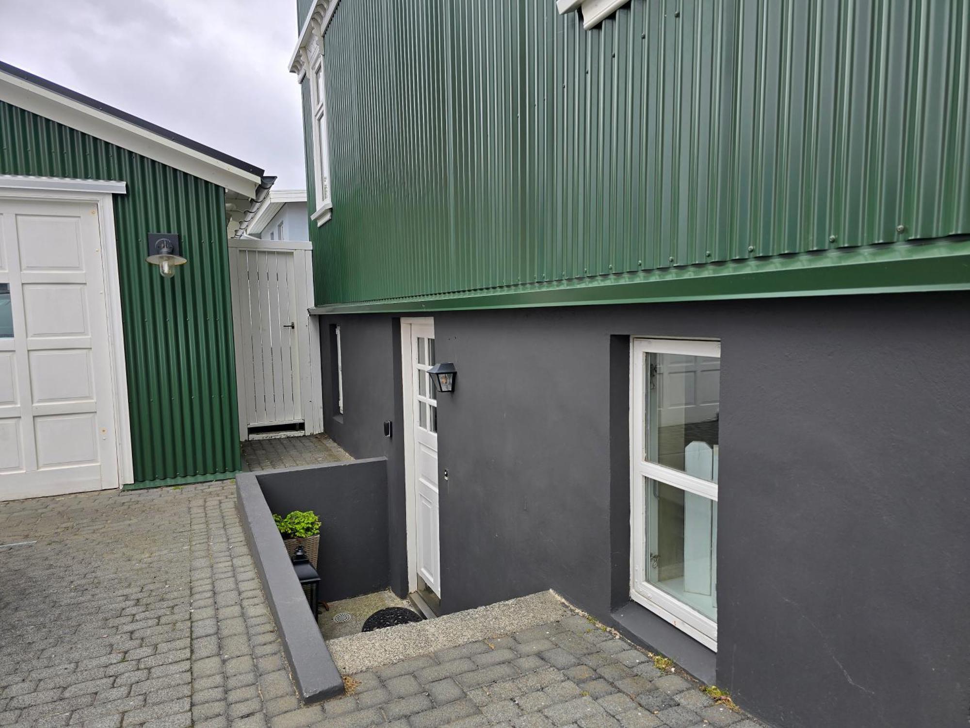 Old Charm Apartment - Keflavik Downtown Exterior photo